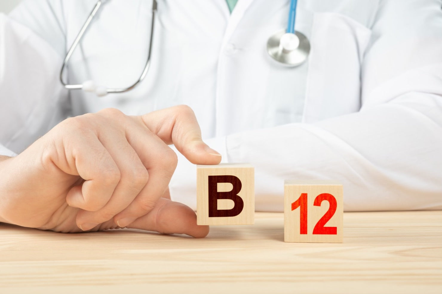 Am deficit de vitamina B12 confirmat prin analize. Ce supliment ar trebui să iau în 2026? 7 variante recomandate pentru sportivi, vegetarieni și seniori